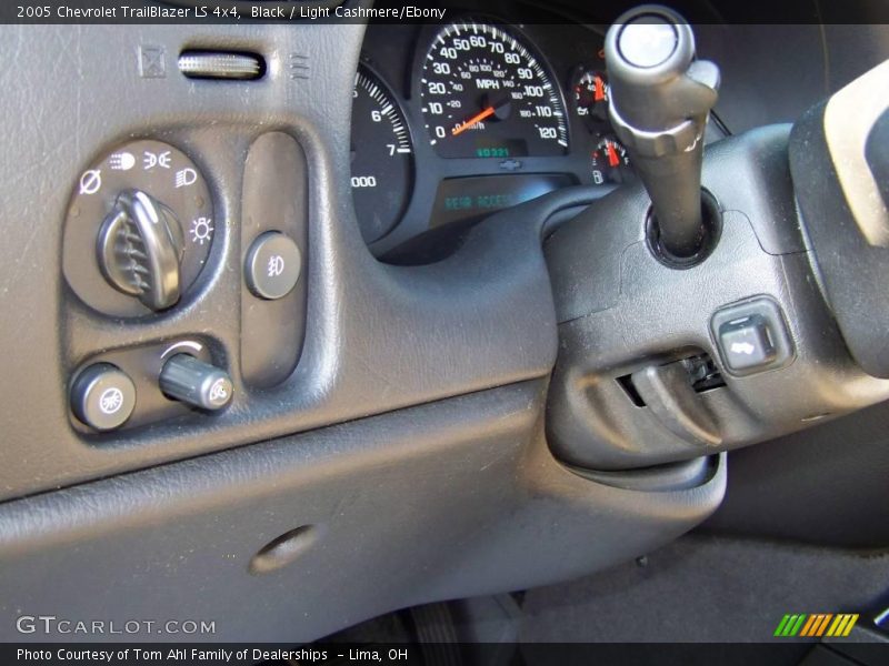 Black / Light Cashmere/Ebony 2005 Chevrolet TrailBlazer LS 4x4
