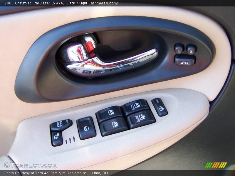 Black / Light Cashmere/Ebony 2005 Chevrolet TrailBlazer LS 4x4