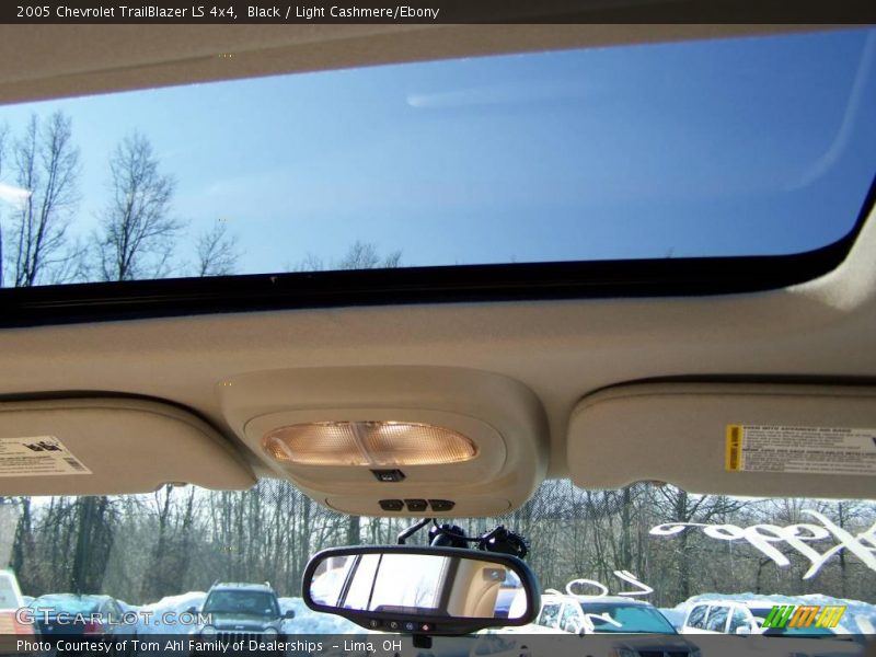 Black / Light Cashmere/Ebony 2005 Chevrolet TrailBlazer LS 4x4