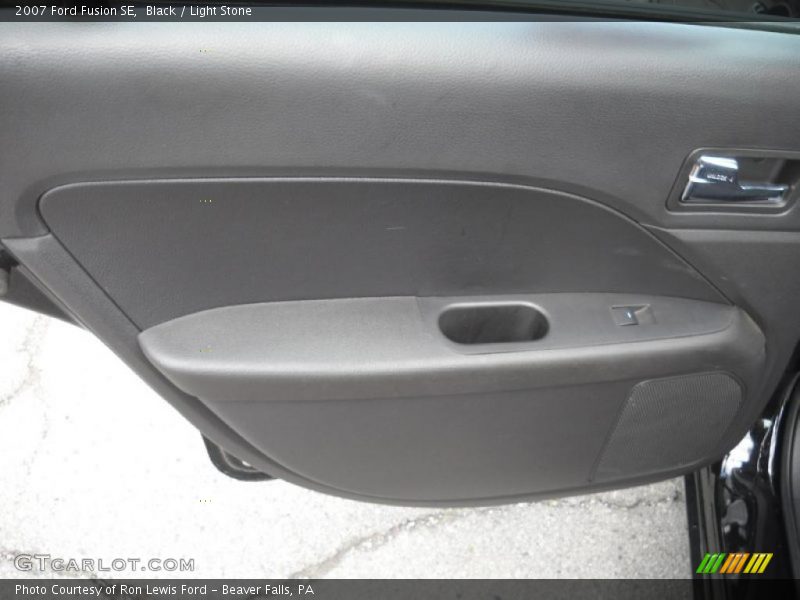 Black / Light Stone 2007 Ford Fusion SE