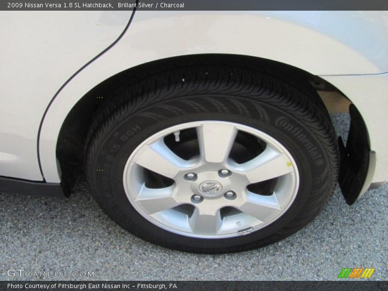 Brillant Silver / Charcoal 2009 Nissan Versa 1.8 SL Hatchback