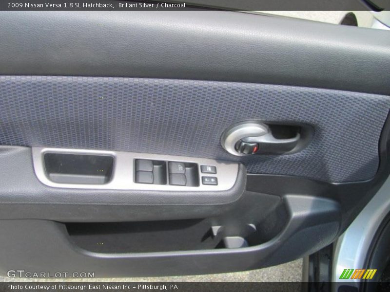 Brillant Silver / Charcoal 2009 Nissan Versa 1.8 SL Hatchback