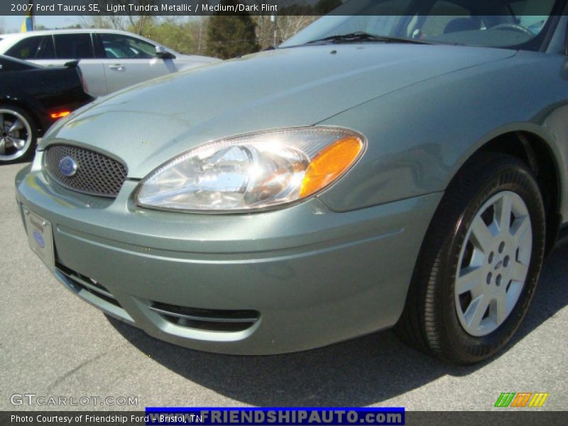 Light Tundra Metallic / Medium/Dark Flint 2007 Ford Taurus SE