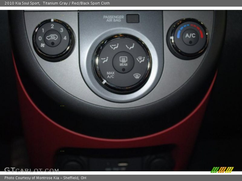 Titanium Gray / Red/Black Sport Cloth 2010 Kia Soul Sport