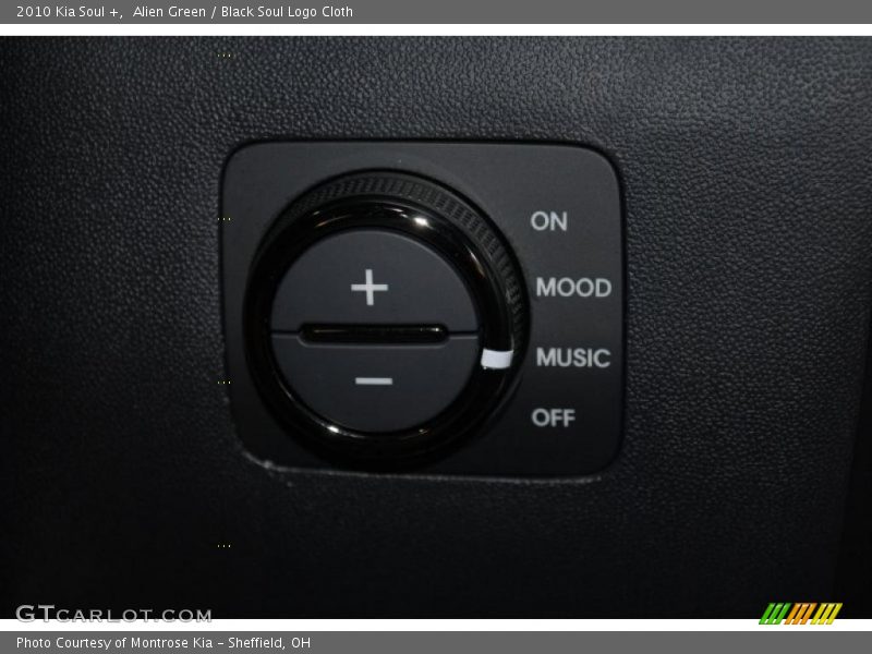 Alien Green / Black Soul Logo Cloth 2010 Kia Soul +