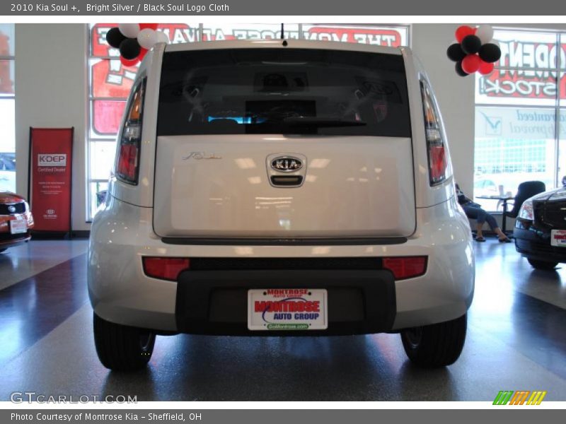 Bright Silver / Black Soul Logo Cloth 2010 Kia Soul +