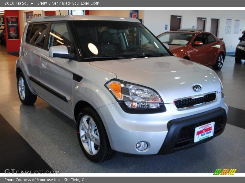 Bright Silver / Black Soul Logo Cloth 2010 Kia Soul +