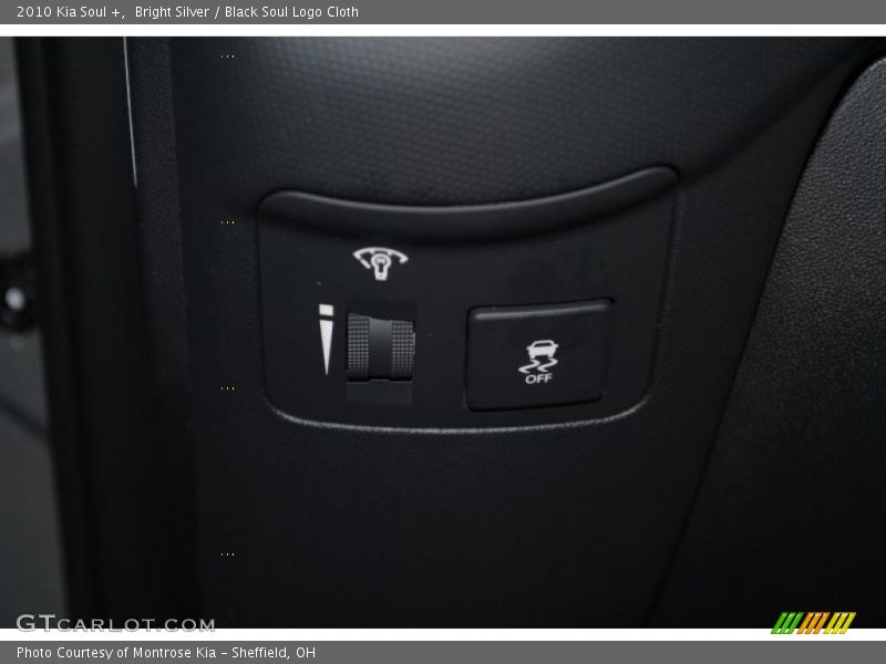 Bright Silver / Black Soul Logo Cloth 2010 Kia Soul +