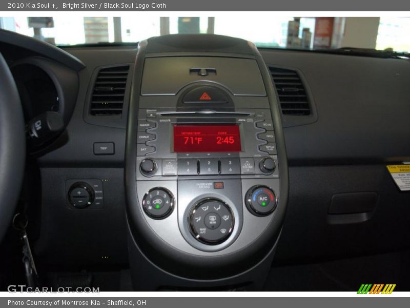 Bright Silver / Black Soul Logo Cloth 2010 Kia Soul +