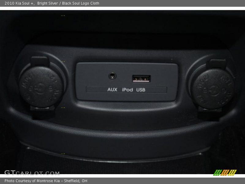 Bright Silver / Black Soul Logo Cloth 2010 Kia Soul +
