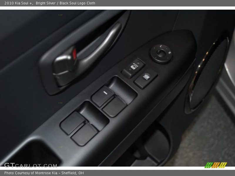 Bright Silver / Black Soul Logo Cloth 2010 Kia Soul +