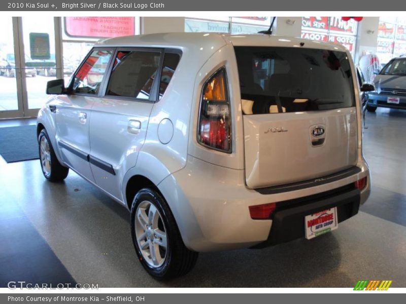 Bright Silver / Black Soul Logo Cloth 2010 Kia Soul +