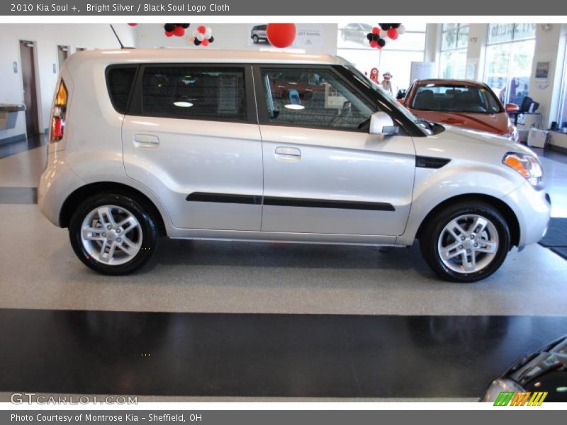 Bright Silver / Black Soul Logo Cloth 2010 Kia Soul +