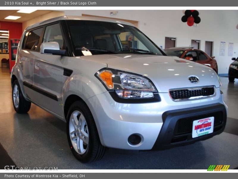 Bright Silver / Black Soul Logo Cloth 2010 Kia Soul +