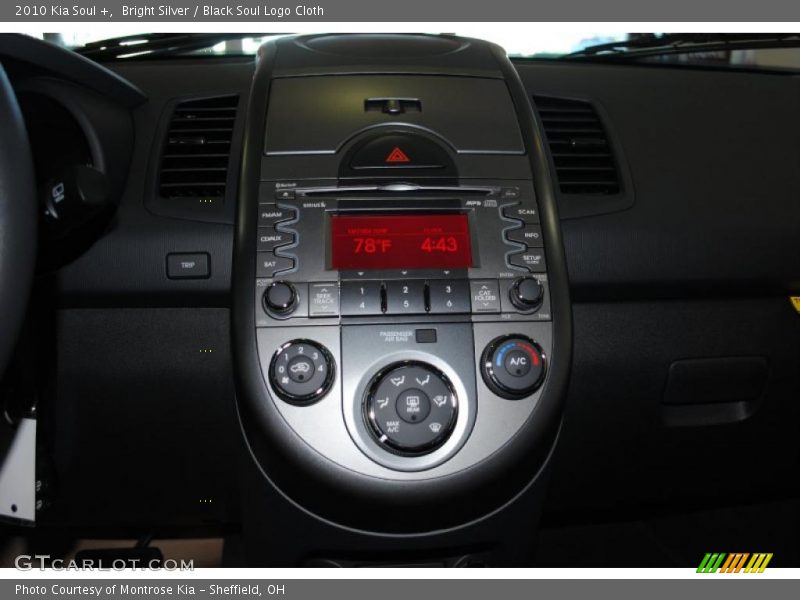 Bright Silver / Black Soul Logo Cloth 2010 Kia Soul +