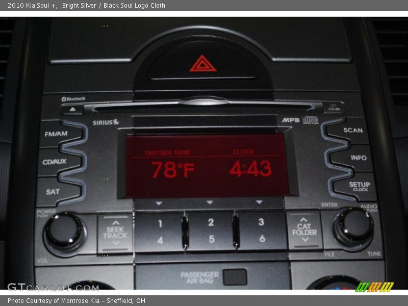 Bright Silver / Black Soul Logo Cloth 2010 Kia Soul +