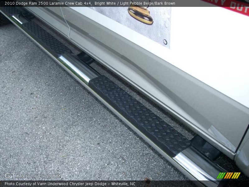 Bright White / Light Pebble Beige/Bark Brown 2010 Dodge Ram 2500 Laramie Crew Cab 4x4