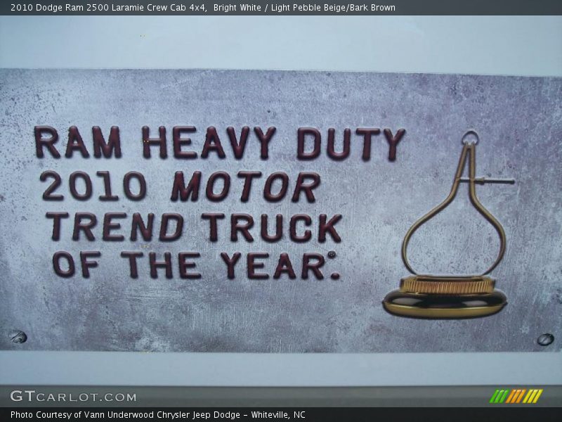 Bright White / Light Pebble Beige/Bark Brown 2010 Dodge Ram 2500 Laramie Crew Cab 4x4