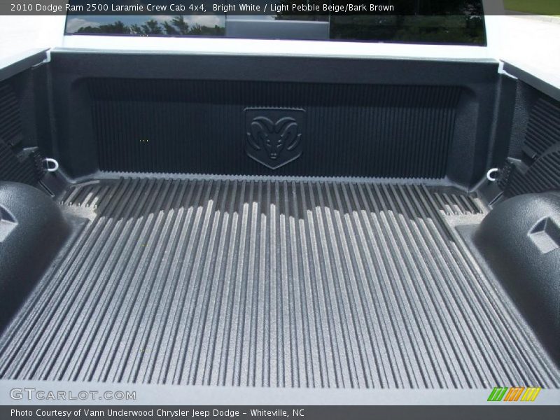 Bright White / Light Pebble Beige/Bark Brown 2010 Dodge Ram 2500 Laramie Crew Cab 4x4