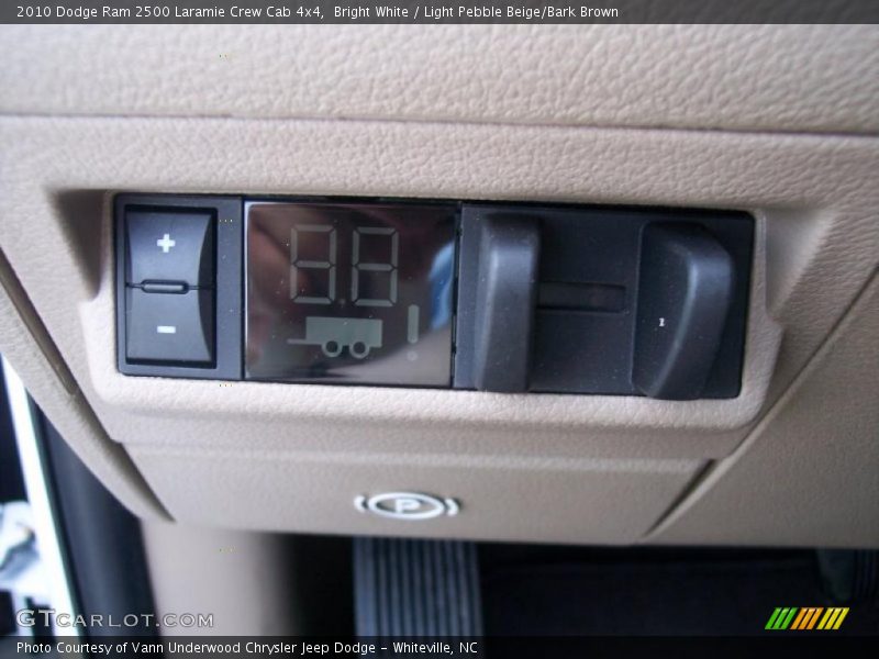 Bright White / Light Pebble Beige/Bark Brown 2010 Dodge Ram 2500 Laramie Crew Cab 4x4
