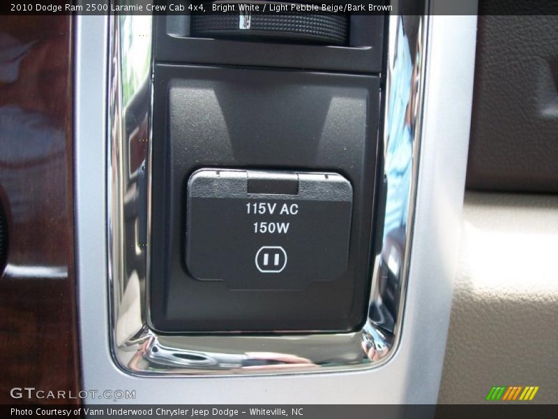 Bright White / Light Pebble Beige/Bark Brown 2010 Dodge Ram 2500 Laramie Crew Cab 4x4