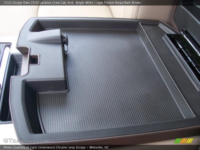 Bright White / Light Pebble Beige/Bark Brown 2010 Dodge Ram 2500 Laramie Crew Cab 4x4