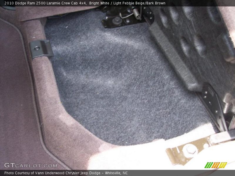 Bright White / Light Pebble Beige/Bark Brown 2010 Dodge Ram 2500 Laramie Crew Cab 4x4