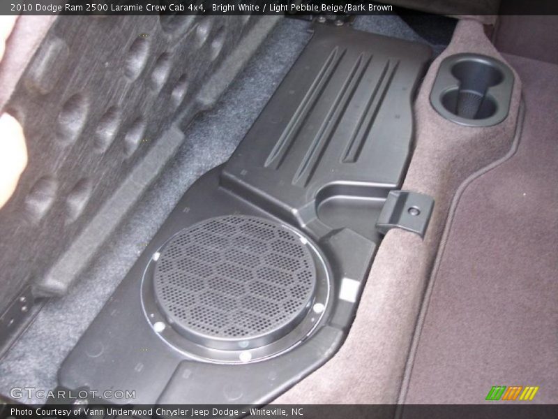 Bright White / Light Pebble Beige/Bark Brown 2010 Dodge Ram 2500 Laramie Crew Cab 4x4