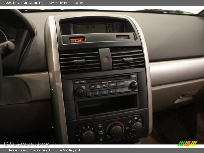 Dover White Pearl / Beige 2005 Mitsubishi Galant ES