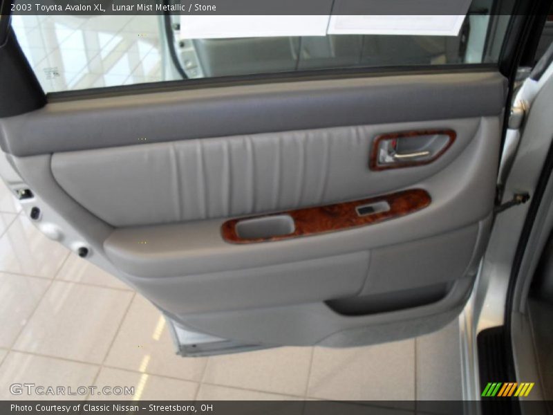 Lunar Mist Metallic / Stone 2003 Toyota Avalon XL