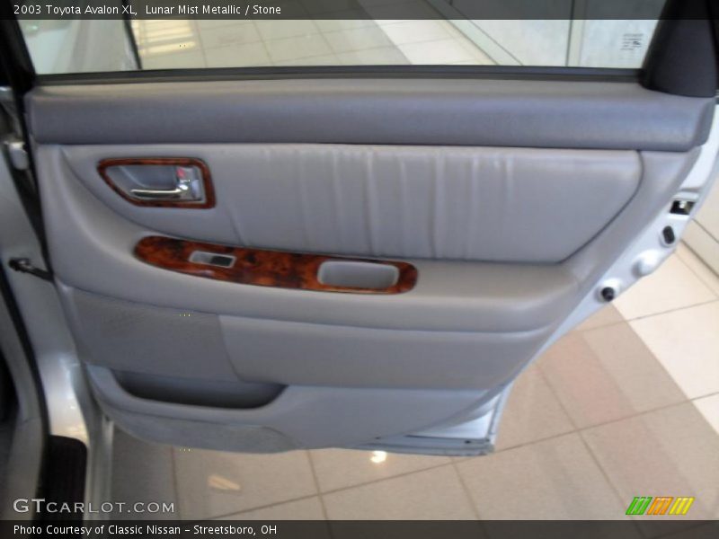 Lunar Mist Metallic / Stone 2003 Toyota Avalon XL
