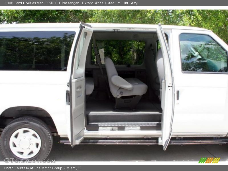 Oxford White / Medium Flint Grey 2006 Ford E Series Van E350 XLT Passenger