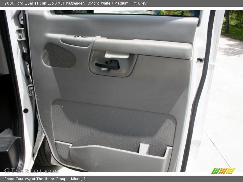 Oxford White / Medium Flint Grey 2006 Ford E Series Van E350 XLT Passenger