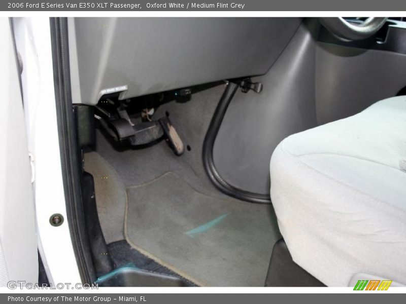 Oxford White / Medium Flint Grey 2006 Ford E Series Van E350 XLT Passenger