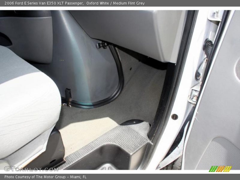 Oxford White / Medium Flint Grey 2006 Ford E Series Van E350 XLT Passenger