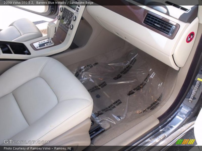 Barents Blue Metallic / Sandstone Beige 2009 Volvo S80 3.2