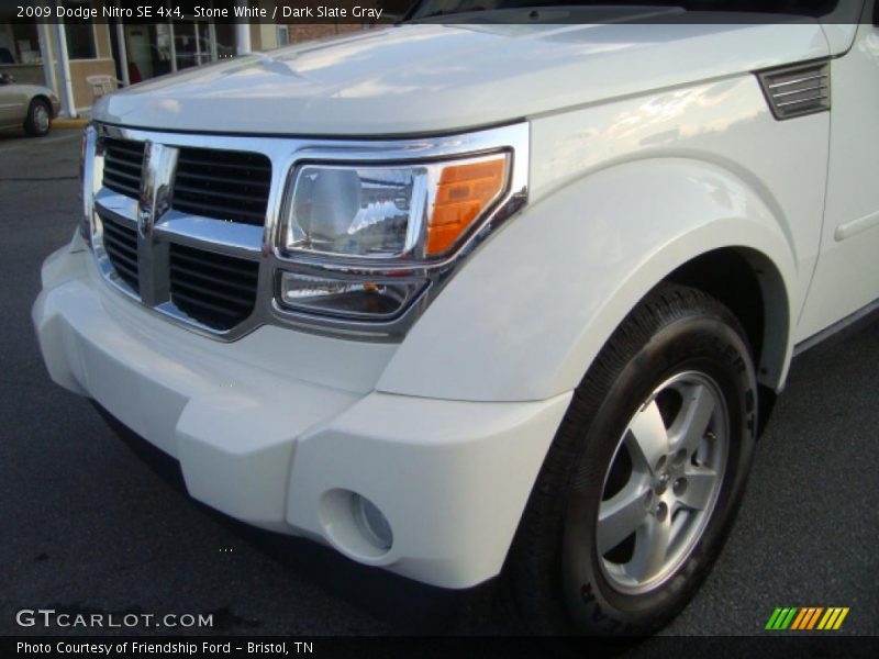 Stone White / Dark Slate Gray 2009 Dodge Nitro SE 4x4