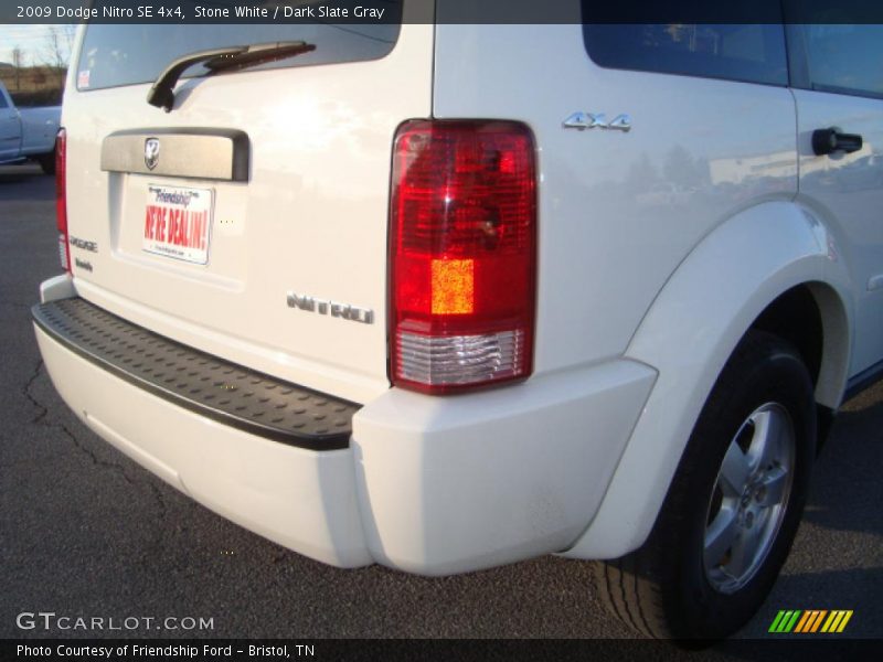Stone White / Dark Slate Gray 2009 Dodge Nitro SE 4x4