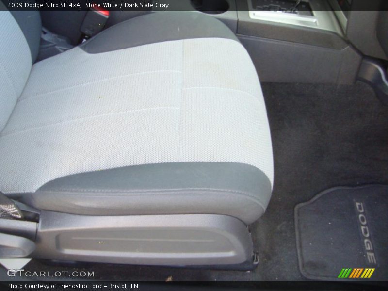 Stone White / Dark Slate Gray 2009 Dodge Nitro SE 4x4