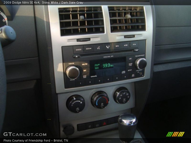 Stone White / Dark Slate Gray 2009 Dodge Nitro SE 4x4
