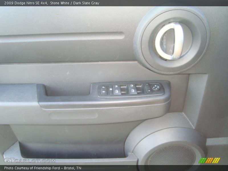 Stone White / Dark Slate Gray 2009 Dodge Nitro SE 4x4