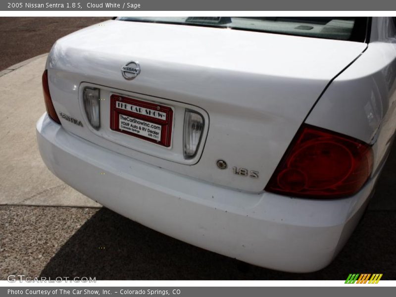 Cloud White / Sage 2005 Nissan Sentra 1.8 S