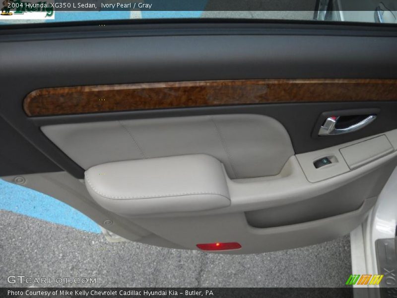 Ivory Pearl / Gray 2004 Hyundai XG350 L Sedan