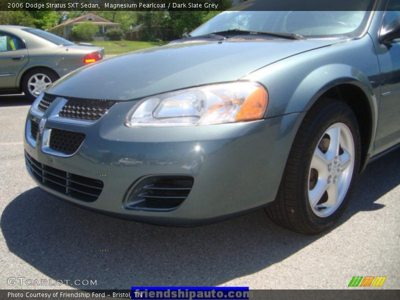 Magnesium Pearlcoat / Dark Slate Grey 2006 Dodge Stratus SXT Sedan