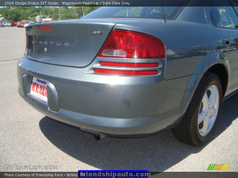 Magnesium Pearlcoat / Dark Slate Grey 2006 Dodge Stratus SXT Sedan