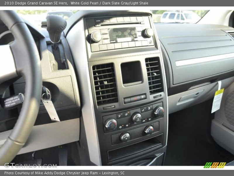 White Gold Pearl / Dark Slate Gray/Light Shale 2010 Dodge Grand Caravan SE Hero