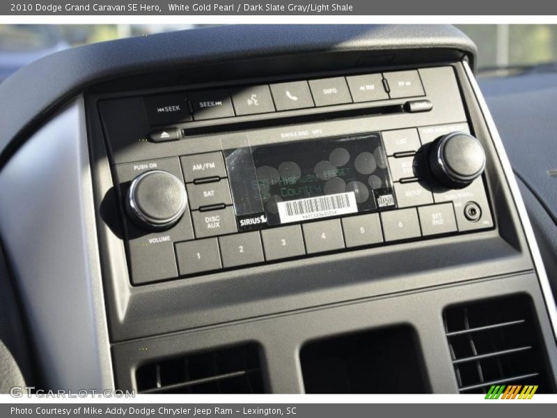 White Gold Pearl / Dark Slate Gray/Light Shale 2010 Dodge Grand Caravan SE Hero
