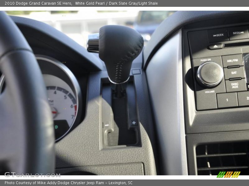 White Gold Pearl / Dark Slate Gray/Light Shale 2010 Dodge Grand Caravan SE Hero