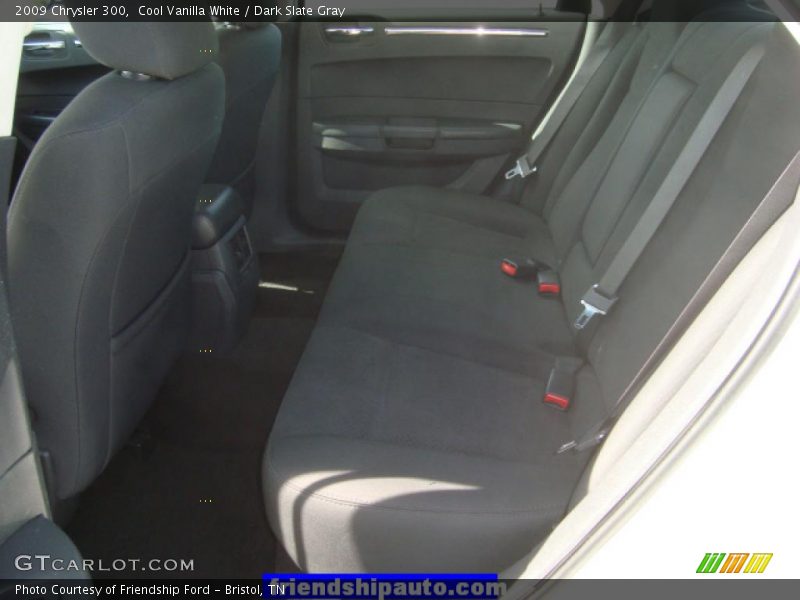 Cool Vanilla White / Dark Slate Gray 2009 Chrysler 300