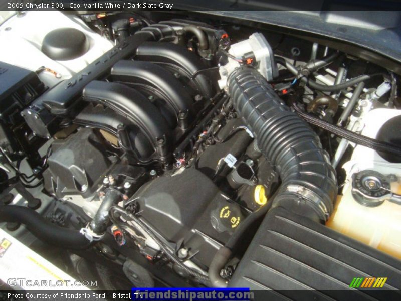 Cool Vanilla White / Dark Slate Gray 2009 Chrysler 300